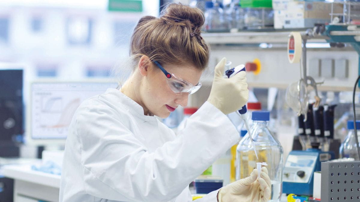 Gene Expression, life science, female scientist working in a lab